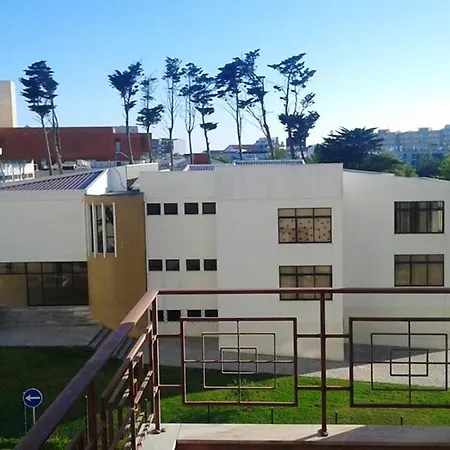 With 2 Bedrooms In With Wonderful Mountain View And Furnished Garden 500 M From The Beach 아파트