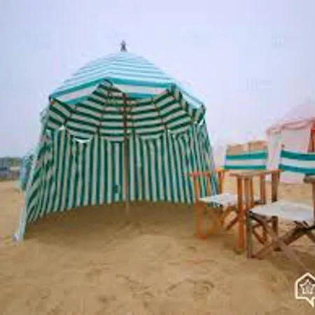 With 2 Bedrooms In With Wonderful Mountain View And Furnished Garden 500 M From The Beach 아파트