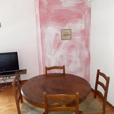 With 2 Bedrooms In With Wonderful Mountain View And Furnished Garden 500 M From The Beach Figueira da Foz