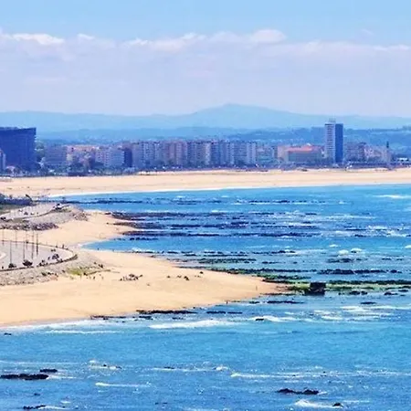 아파트 With 2 Bedrooms In With Wonderful Mountain View And Furnished Garden 500 M From The Beach